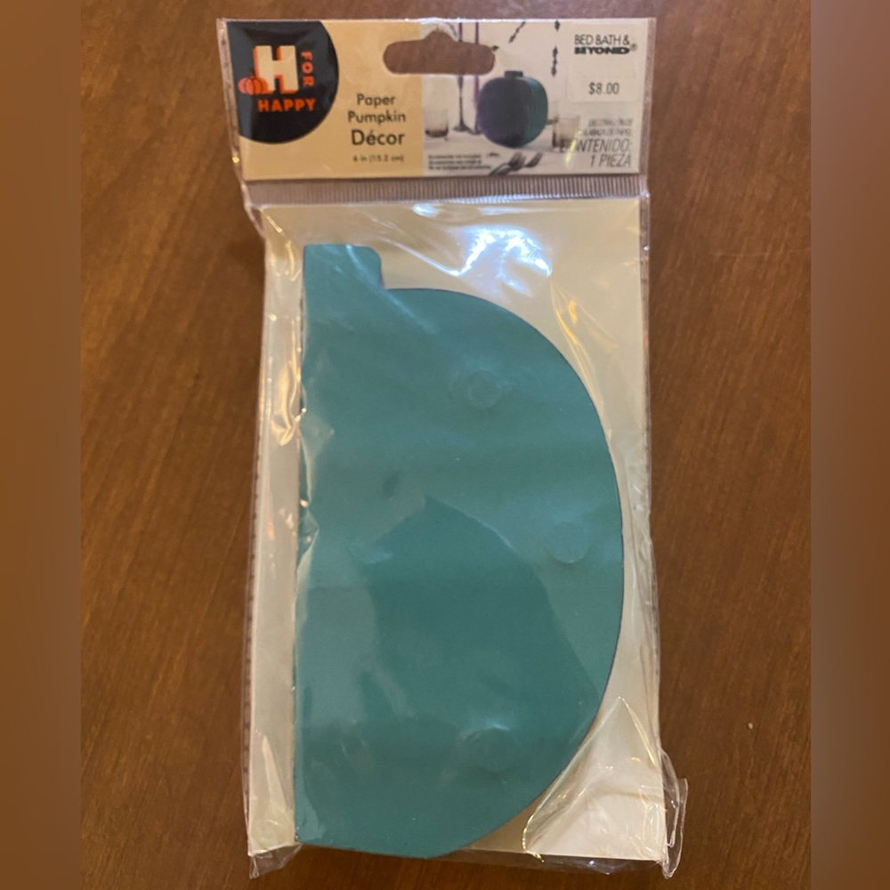 Paper pumpkin with magnet closure